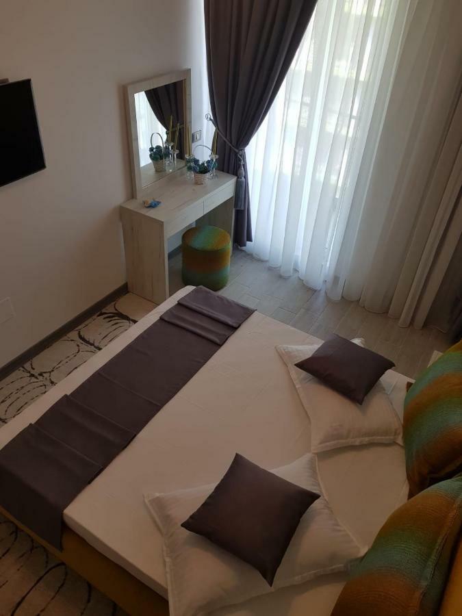 Ranya Apartments Alezzi Beach Resort Năvodari Buitenkant foto